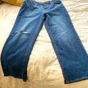 Straight leg vintage distressed knee jeans
